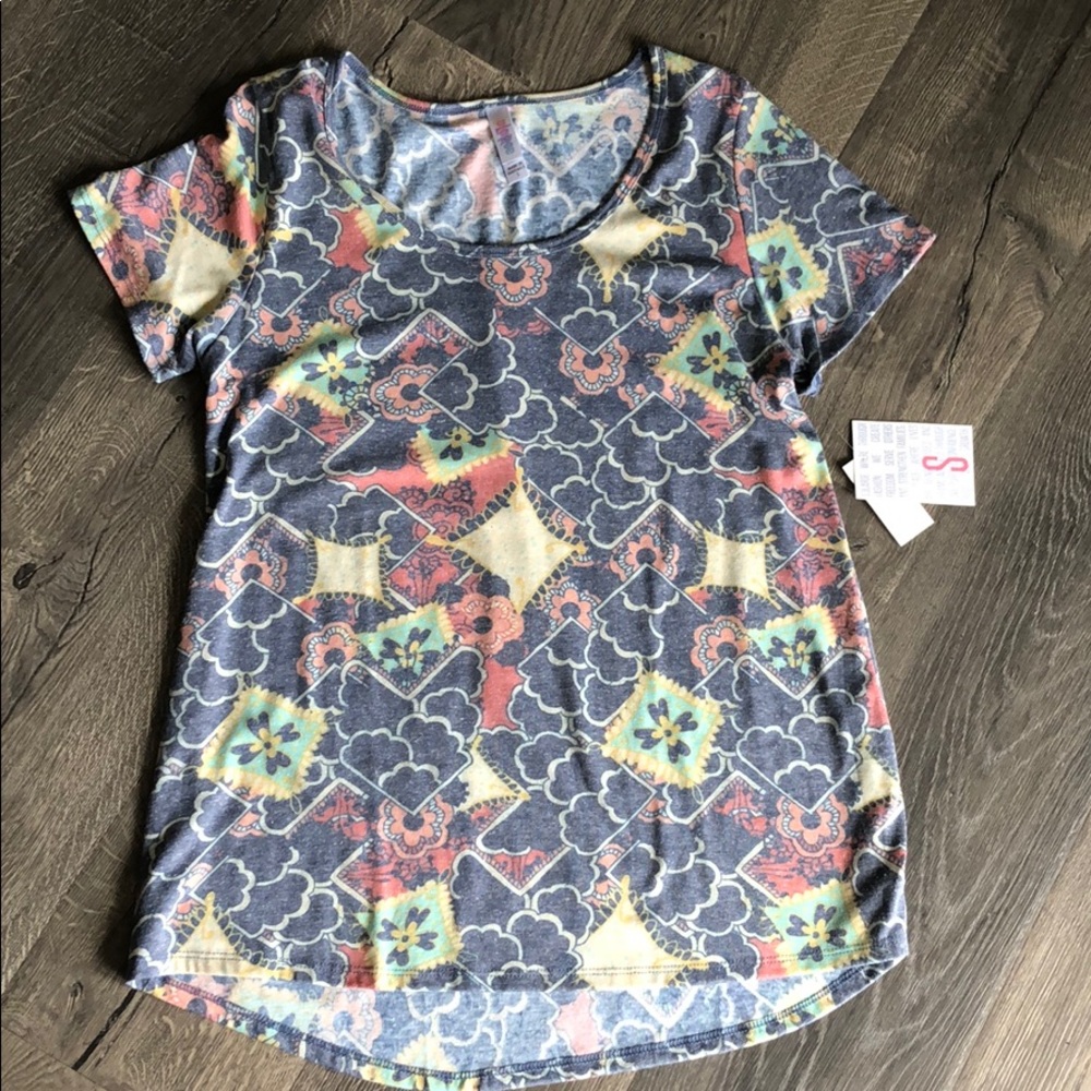 LulaRoe small classic T